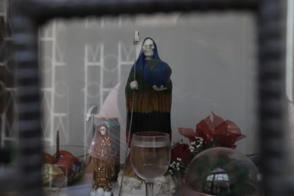 Este sagrario ubicado en la Martha de Roldós está protegido con rejas y candados.