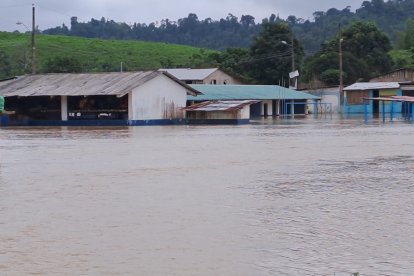 Escuela San Gregorio quedó bajo el agua.