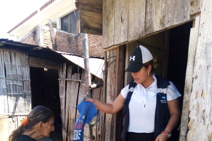 Margarita, de 80 años, tiene mal su espalda.