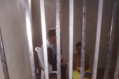 Los jóvenes piden a sus familiares que los encarcelen en sus casas porque temen ir presos.