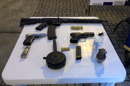 En el otro caso, los agentes encontraron hasta una granada.