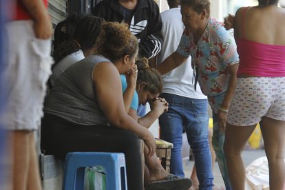 Familiares del adulto mayor lloraban desconsolados.