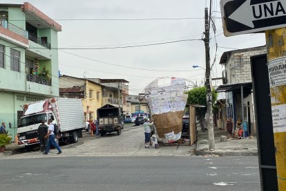 Julio Urgilés 
crea su ‘viejo’ de Donkey Kong por partes, para poder cubrirlo con 
resina.