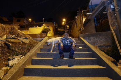 William Collaguazo indica que también hacen falta pasamanos.