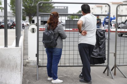 Walter Maldonado acompañó a sus familiares para retirar los restos de su cuñado.