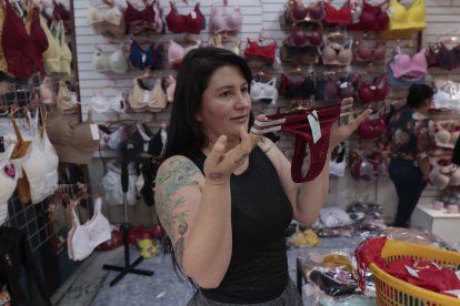 Verónica Martínez, en cambio, muestra una tanga más atrevida.