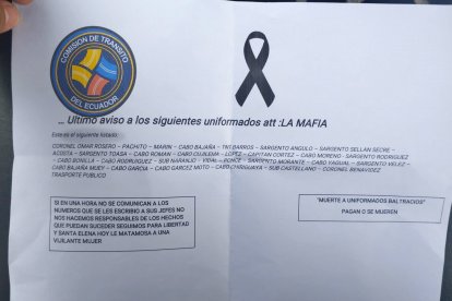 Con panfletos se ha amenazado a los vigilantes de tránsito en Santa Elena.