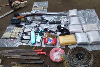 Las pruebas que incriman al detenido.