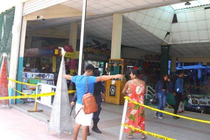 En los centros comerciales también se realizan contrroles estrictos.