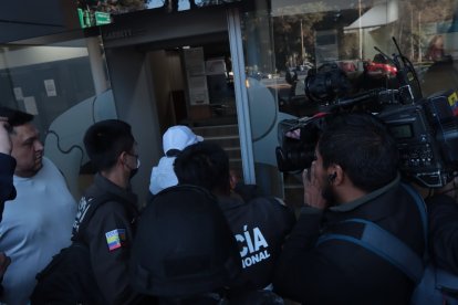 Los detenidos llegan a la unidad de flagrancia de la Fiscalía.