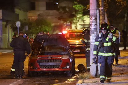 Los coches bomba que explotaron afuera de entidades gubernamentales sería responsabilidad de Los Lobos.