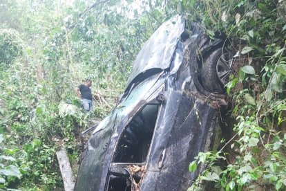 'Patas arriba' quedó el vehículo.