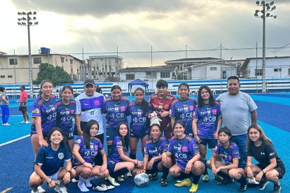 Parte de las jugadoras del equipo Progreso, de la parroquia Guapán.