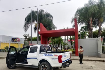 La Policía llegó al centro comercial a recabar información.