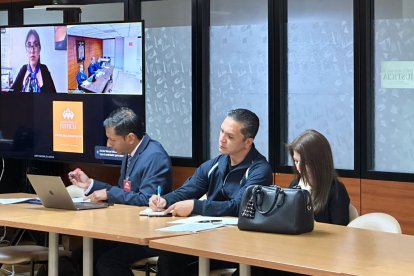 Wilman Terán llegó hasta la audiencia luciendo un cómodo atuendo deportivo. Se ubicó en medio de sus defensores.