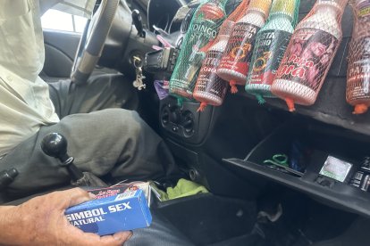 En la guantera guarda más pastillas, por si al pasajero le interese llevar para sus ‘panas’.