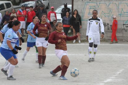 Las jugadoras de Super Crack mostraron superioridad en cancha