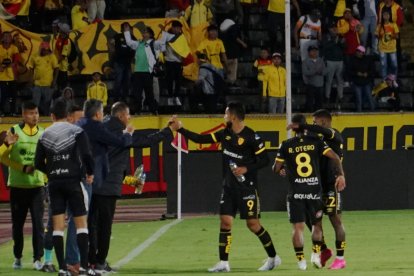 El entrenador colombiano Santiago Escobar no fue ratificado en Aucas