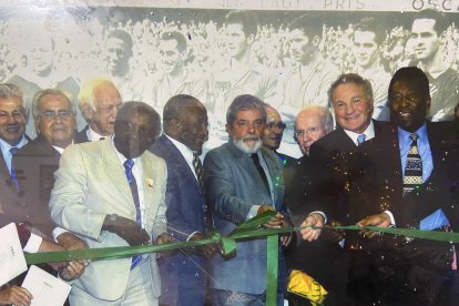 Moacyr y una foto de locura, con Lula da Silva y Pelé.