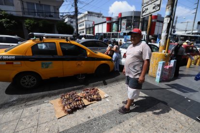 ACTIVIDADES COMERCIALES EN CENTRO Y BAHIA ... FD: CARLOS KLINGER  ... 24-12-2023