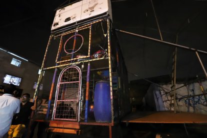 Los vecinos realizan rondas para evitar que los ‘chamberos’ les roben los fierros de las máquinas.