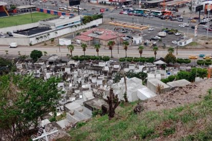 En este lugar fue que las autoridades hicieron el hallazgo de la mujer asesinada. Autoridades investigan el hecho.