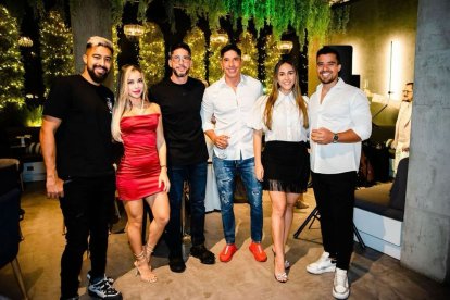 La foto de una de las reuniones sociales a la que acudió el futbolista.