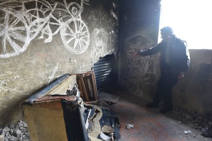 Los pillos al parecer rompen paredes para ingresar al lugar.