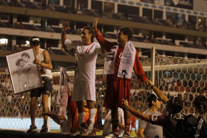 En junio de 2016, la dirigencia de Liga de Quito organizó un partido de despedida para Franklin Salas y Paúl Ambrosi.