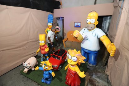 La familia Simpson forman parte de la exhibición. Su elaboración tardó cinco meses.