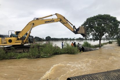 Maquinaria trabajaba en el sitio.