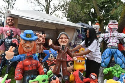 La imagen del exmandatario Guillermo Lasso es la que más se vende en la capital.