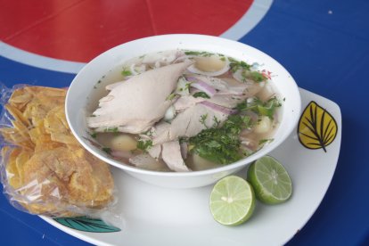 El plato debe servirse bien caliente, dicen comensales.