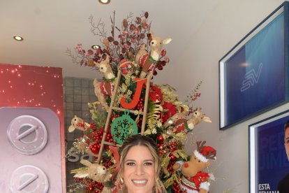 Gaby Díaz es presentadora del matinal En Contacto.