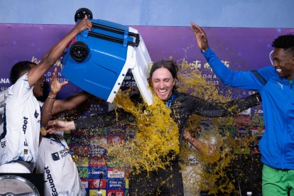 En Liga no está definido si se mantendrá el cuerpo técnico y la plantilla que en 2023 conquistaron la Copa Sudamericana y la LigaPro.