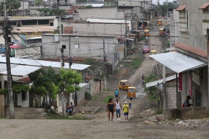 En la Balerio Estacio los habitantes respiran miedo. Casi todos son vacunados.