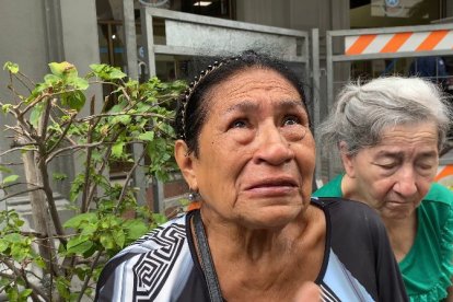 Victoria Martínez llora por el dinero que le tocó pagar por sus impuestos prediales.