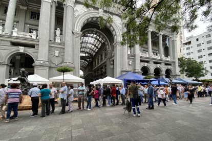 Filas para tercera edad en el pago de impuestos prediales.