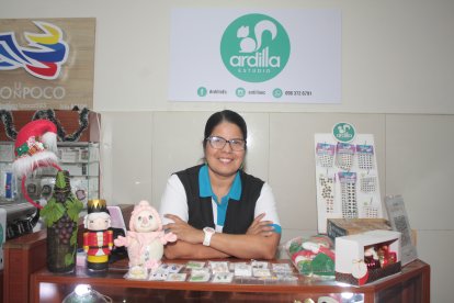 Cinthia Murillo junto a su emprendimiento.