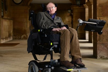 Stephen William Hawking ​​ fue un físico teórico, astrofísico, cosmólogo y divulgador científico británico.