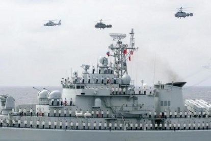 Un navío de la Armada china participa en unas maniobras militares