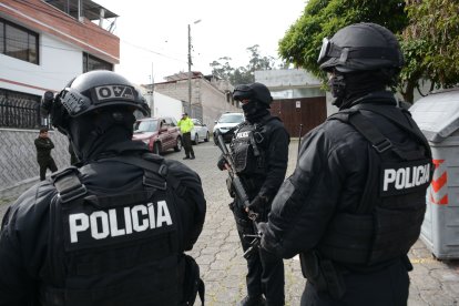 Un fuerte resguardo policial se requirió para el traslado del peligroso delincuente.