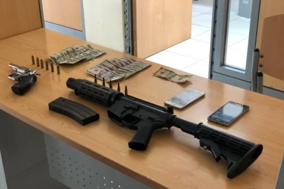 Las armas halladas en poder de los ocho presuntos Latin King detenidos el 1 de enero.