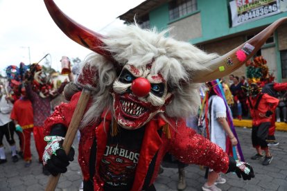 Algunas personas se disfrazaron de diablos.