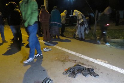 Sacos y hasta zapatos quedaron regados luego de los hechos.