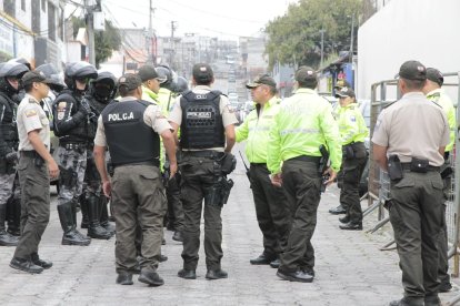 El resguardo policial se evidencia en la cárcel El Inca.