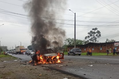 Otro carro fue explotado la mañana de este 9 de enero.