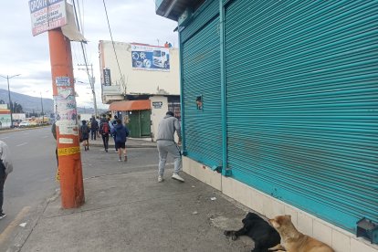 Locales cerraron en Ambato.
