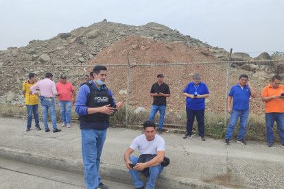 Los agentes se desplegaron en las zonas aledañas a TC, al igual que otros trabajadores.