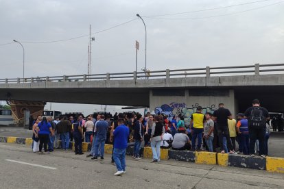 De a poco retomó la calma entre el personal del medio de comunicación.